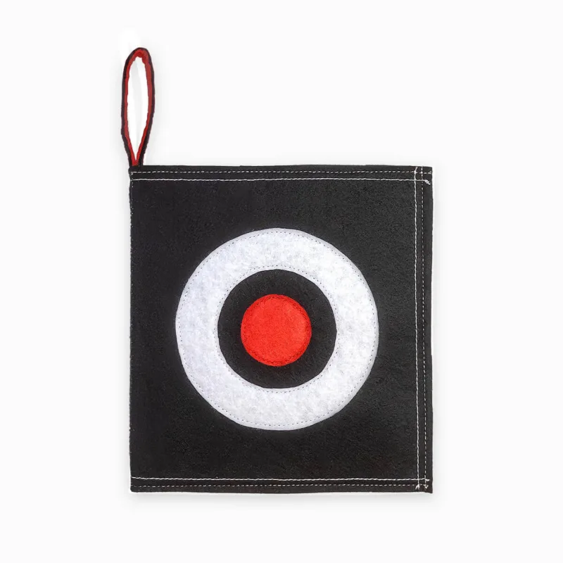 Formas geométricas en blanco, negro y rojo